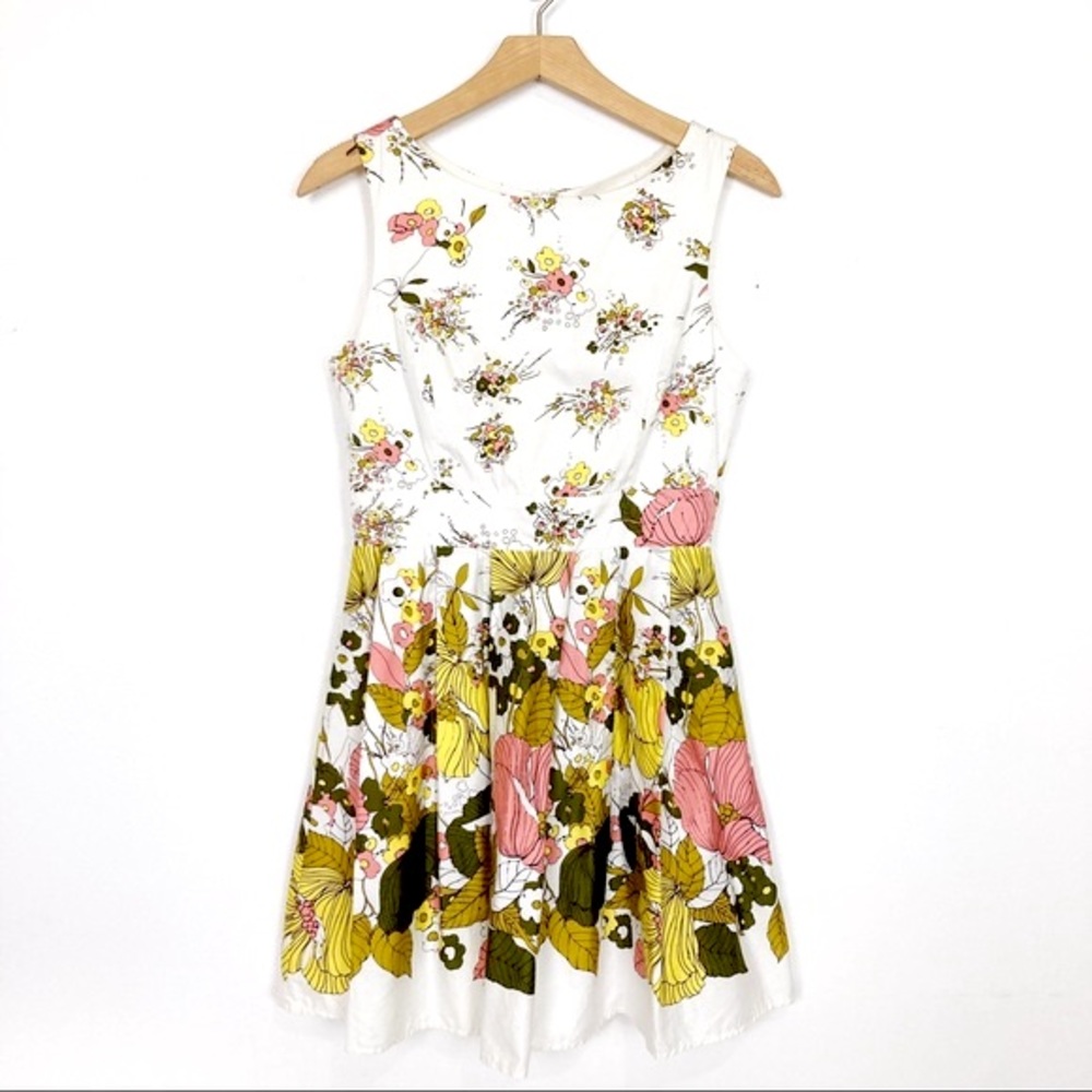 Vintage style floral dress 60s 70s flower white cream green yellow pink pleated